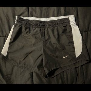Women’s Nike dri-fit lined running shorts